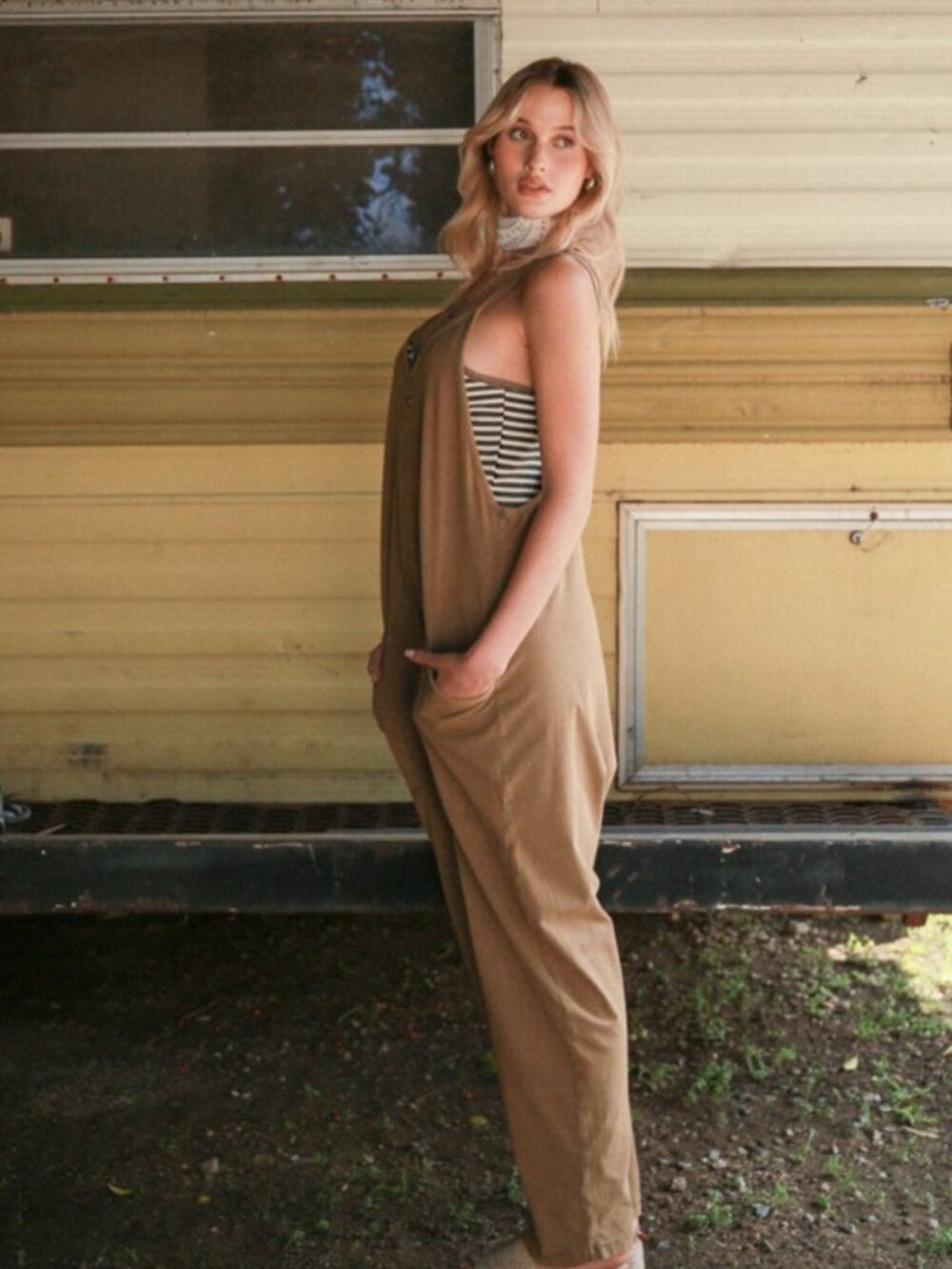 NWT Boutique: Hem & Thread Snow Washed Oversized V-Neck Jumpsuit in Moss Green - Picture 3 of 6